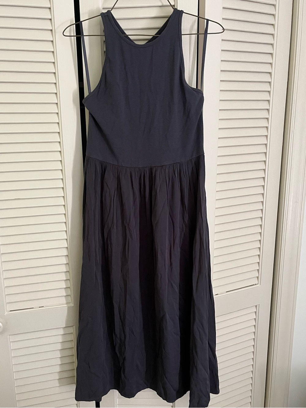 Lou & Grey Sleeveless Charcoal Midi Dress